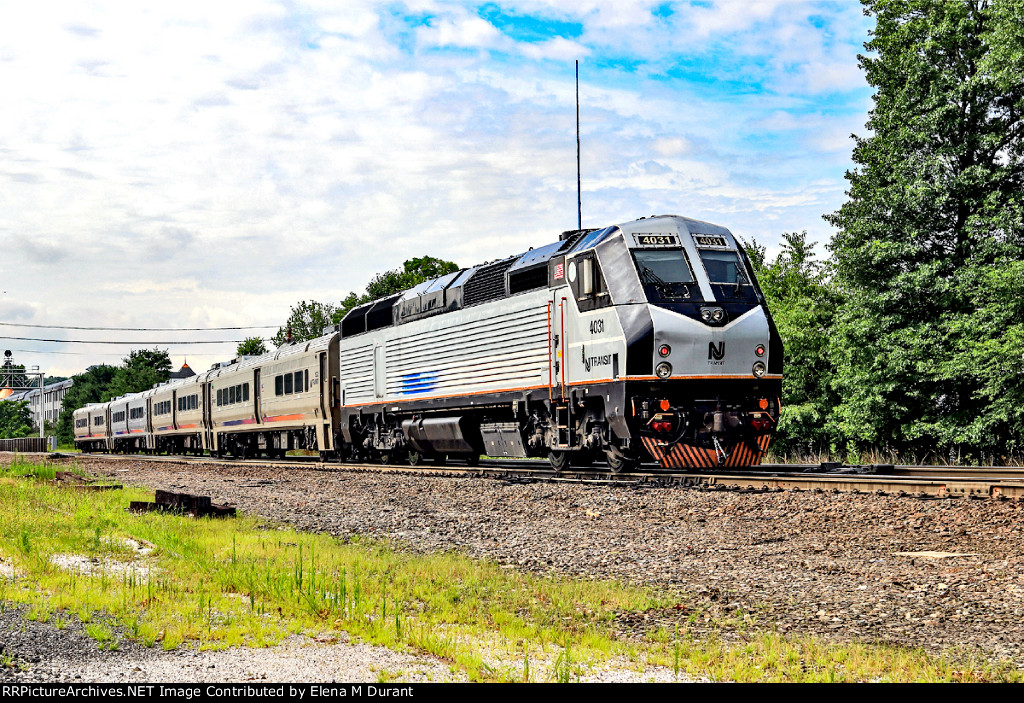 NJT 4031 on 1264